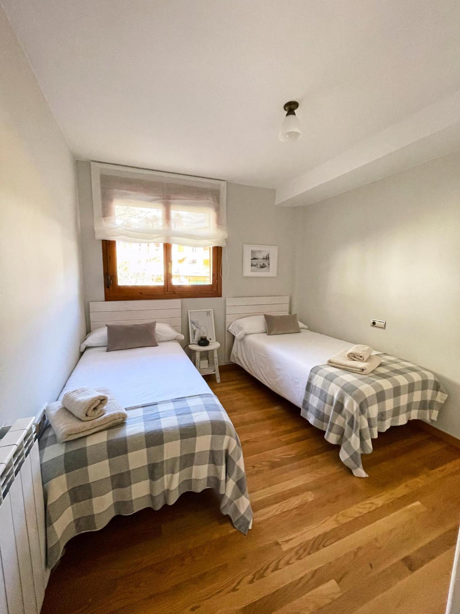 Apartamento Familiar En El Centro De Benasque Con Terraza Eksteriør billede