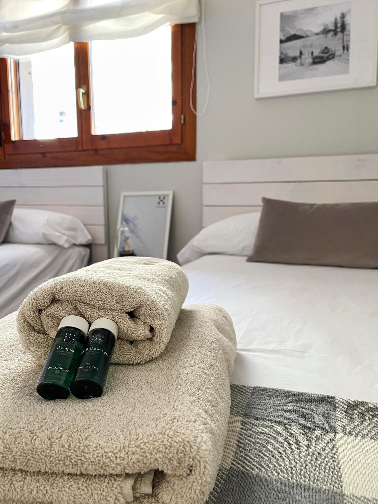 Apartamento Familiar En El Centro De Benasque Con Terraza Eksteriør billede