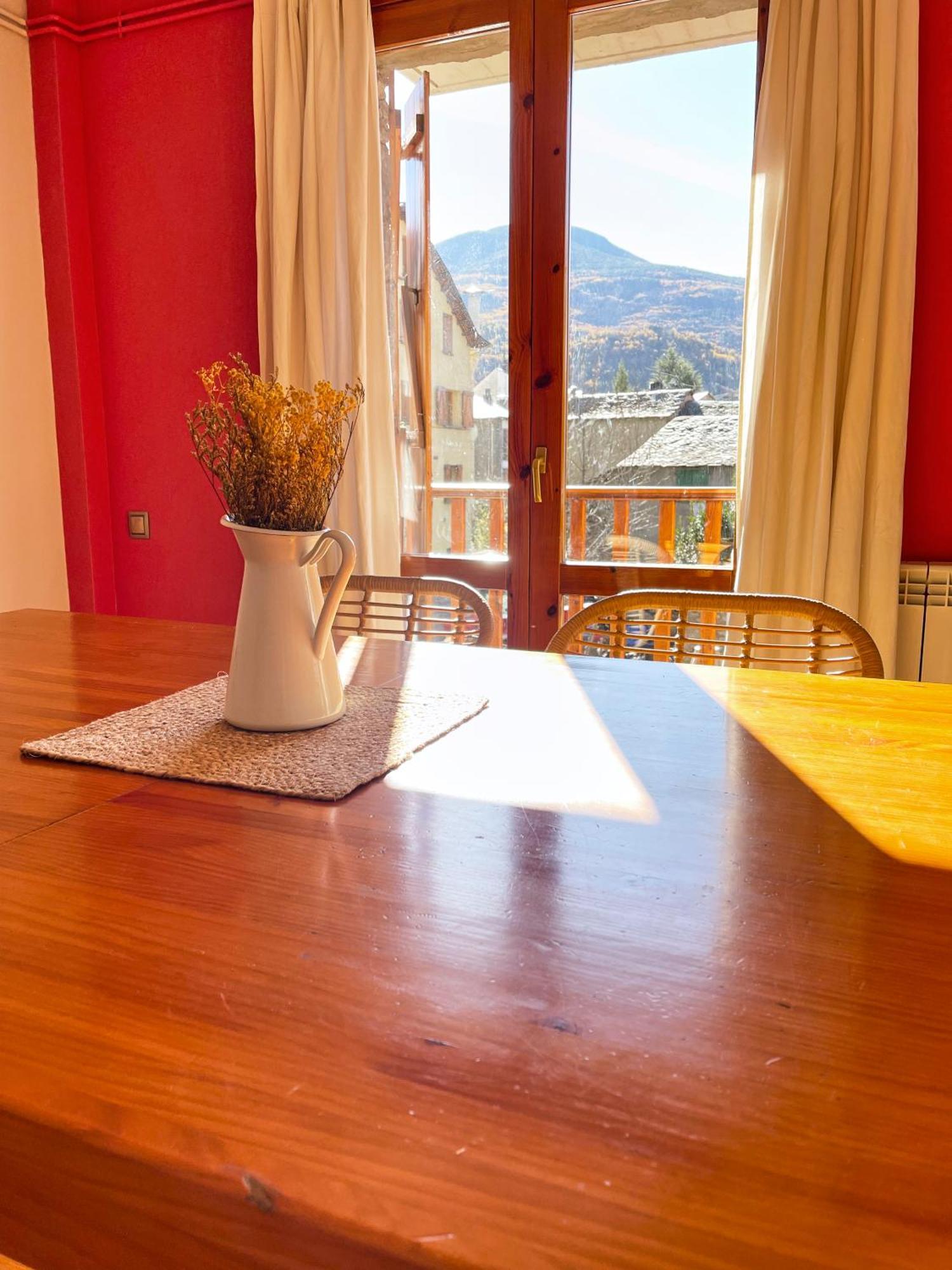 Apartamento Familiar En El Centro De Benasque Con Terraza Eksteriør billede