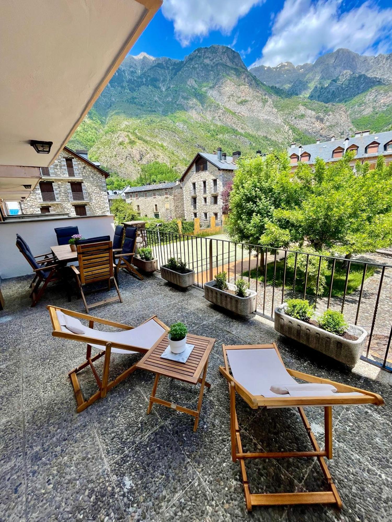 Apartamento Familiar En El Centro De Benasque Con Terraza Eksteriør billede