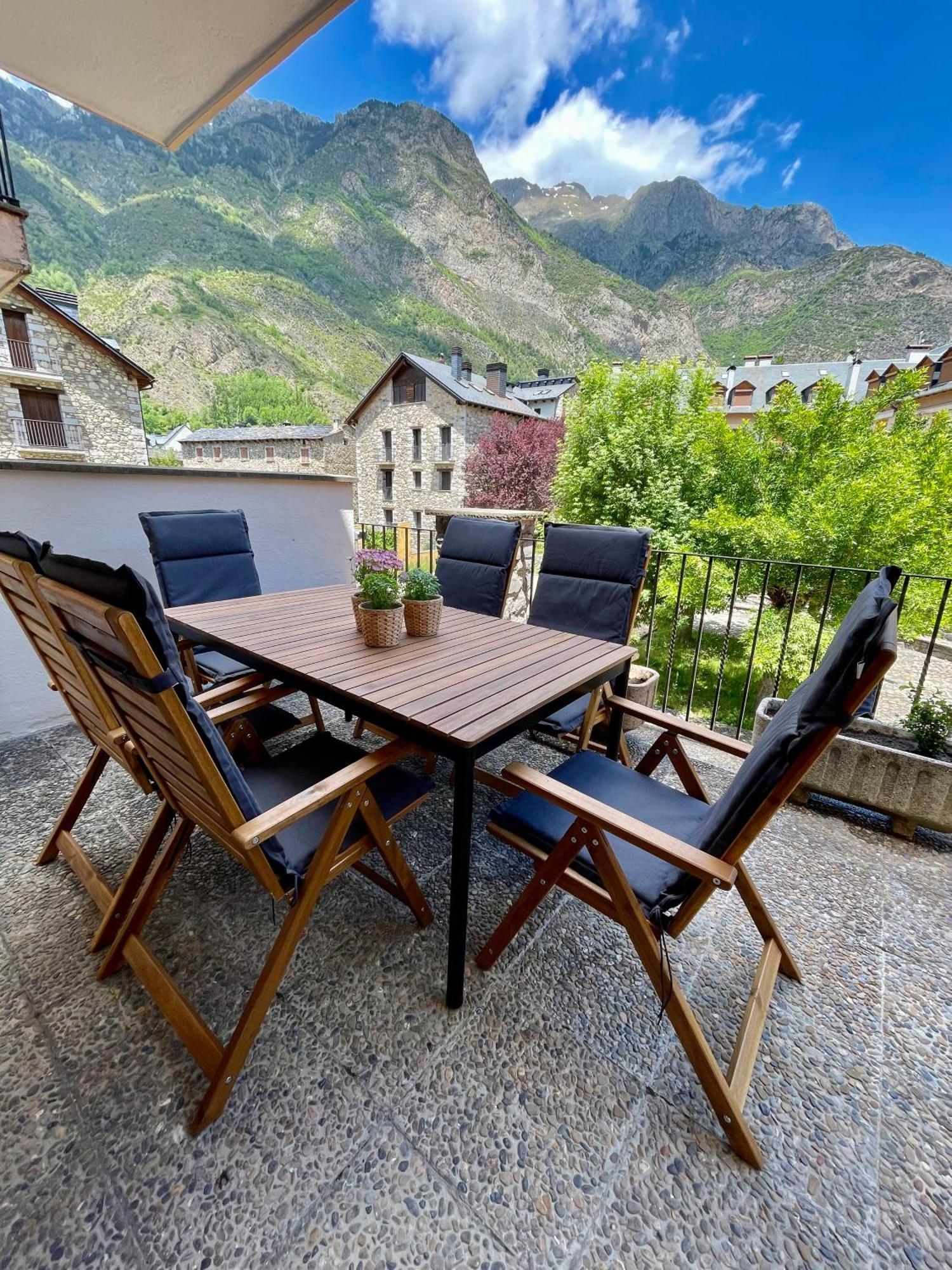 Apartamento Familiar En El Centro De Benasque Con Terraza Eksteriør billede